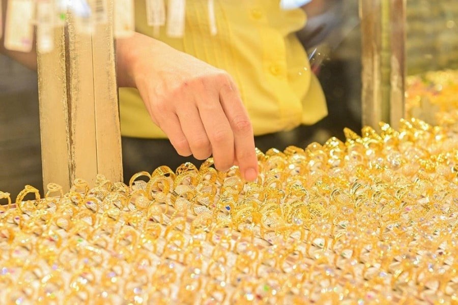 Ngày 27/10 – phiên mở màn tuần – giá vàng miếng SJC chốt ở 146,9 – 148,4 triệu đồng/lượng (mua – bán), thấp nhẹ so với cuối tuần trước.