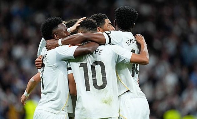 Real Madrid dễ dàng đánh bại Valencia trên sân nhà.