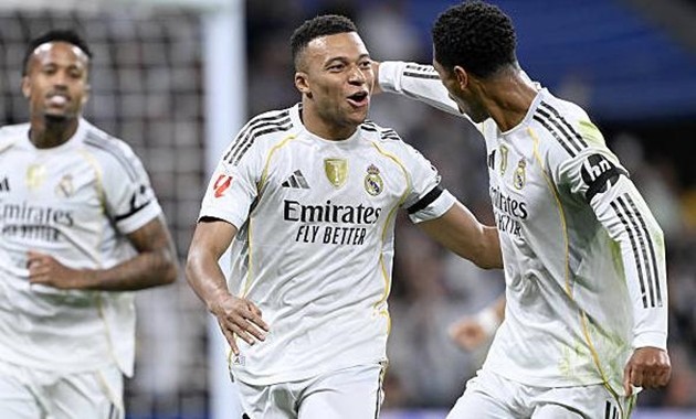 Kylian Mbappe tiếp tục tỏa sáng với hai bàn thắng.