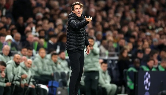 HLV Thomas Frank nhận nhiều áp lực sau trận thua của Tottenham.