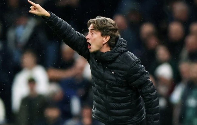 Tottenham thất bại trước The Blues.