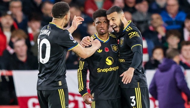 Amad Diallo tỏa sáng giữ lại 1 điểm cho Man United.