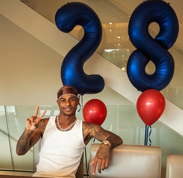 Tiền đạo người anh vừa đón tuổi mới.