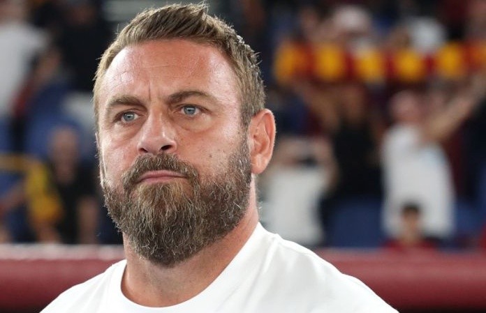 Daniele De Rossi là ứng cử viên ngồi ghế nóng Genoa.