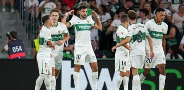 Elche chuẩn bị có trận làm khách khó khăn đến sân của Barca.