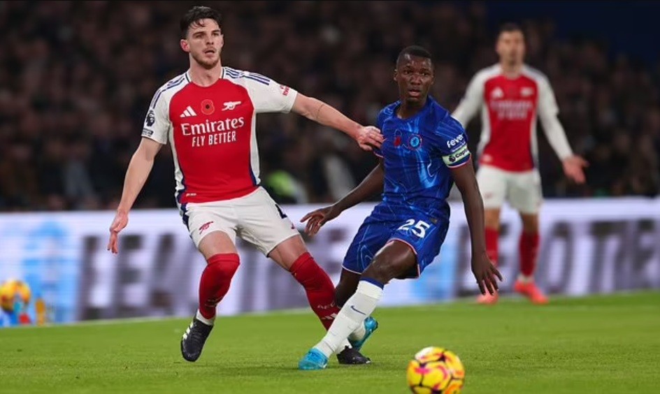 Arsenal và Chelsea được khen có những tiền vệ hay nhất thế giới.