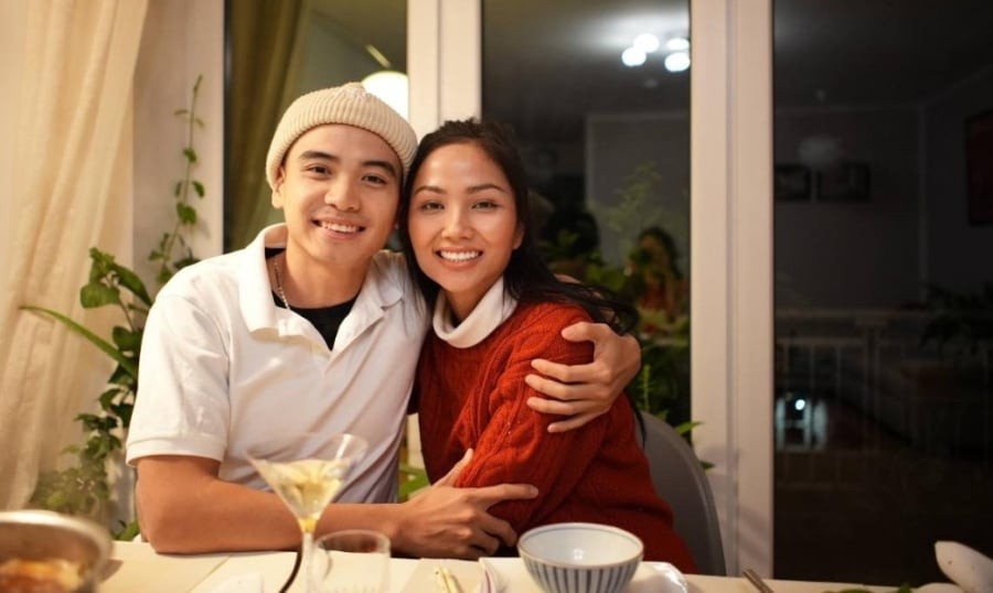 Chồng H'Hen Niê xin lỗi sau clip pha cà phê bằng sữa mẹ