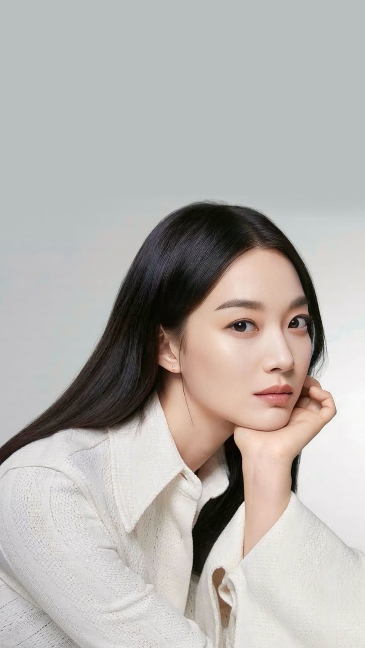 Serum là bước dưỡng quan trọng trong thói quen làm đẹp của Shin Min Ah.