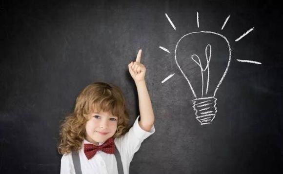 Nuôi một đứa trẻ thông minh là đồng hành đúng cách với cơ chế phát triển não – không phải nhồi kiến thức.