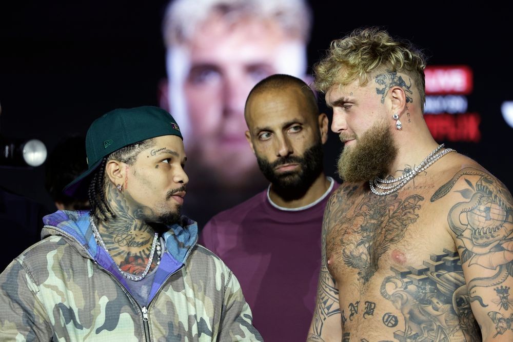 Jake Paul và Gervonta Davis trong một buổi họp báo