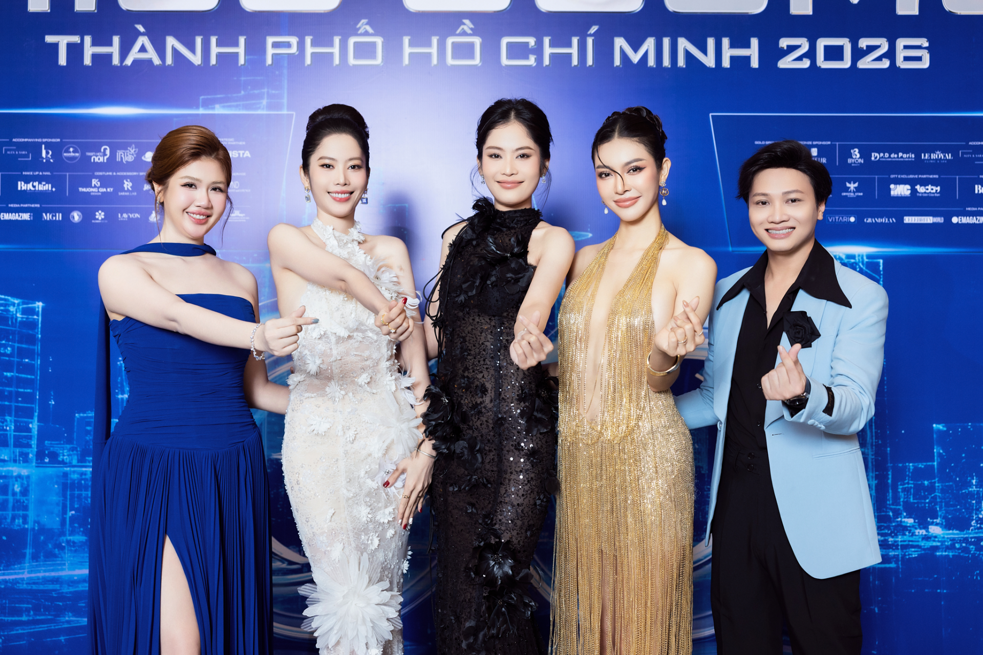 PHƯƠNG ĐÀI-NAM EM-NAM ANH-THIÊN HƯƠNG-VŨ THÁI