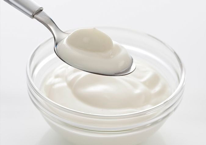 Hãy dùng sữa chua không đường nhé