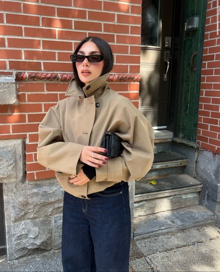 Thay vì áo len cổ cao quen thuộc, áo khoác cao cổ dáng ngắn đang dần chiếm ưu thế.