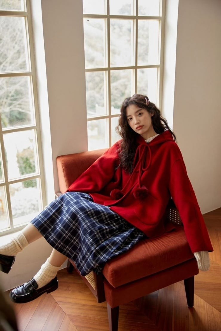 Trang phục kẻ caro cũng trở lại mạnh mẽ trong tủ đồ mùa lạnh.