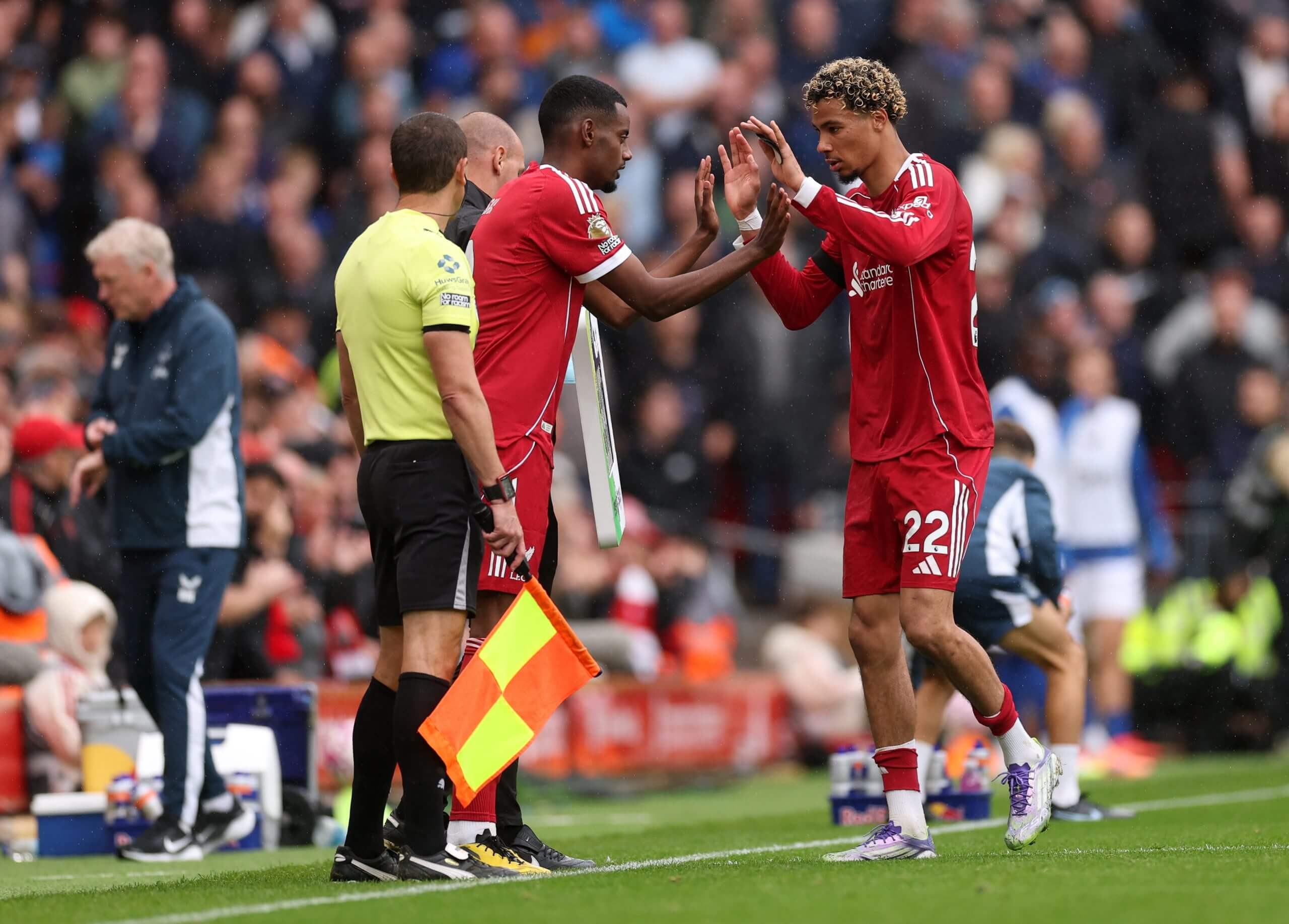 Các HLV của những CLB lớn là những người hưởng lợi nhiều nhất từ luật 5 quyền thay người