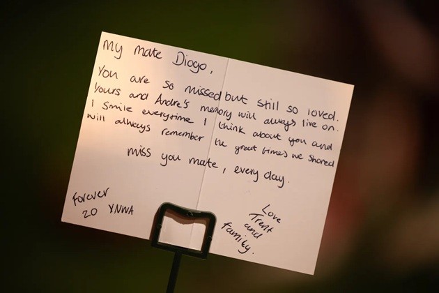 Tấm thiệp Alexander-Arnold viết cho đồng đội cũ.