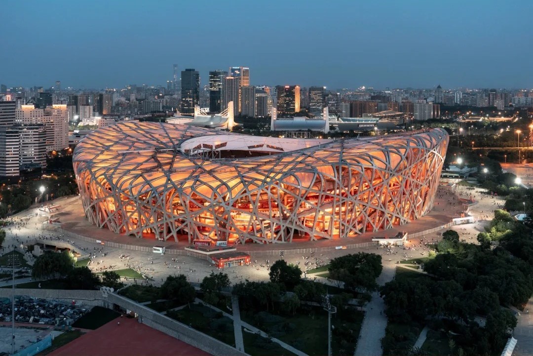 Chi tiết cấu trúc thép bên ngoài phức tạp của 