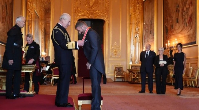 Beckham được phong tước Hiệp sĩ.