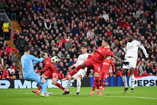 Real lại sắp sửa hành quân đến Anfield. 