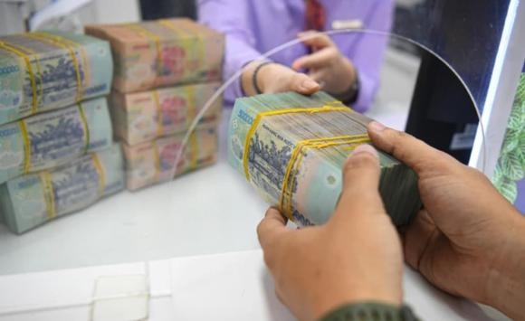 Thực tế, trong 9 tháng đầu năm 2025, nhiều ngân hàng ghi nhận tăng trưởng tín dụng vượt xa huy động, như VPBank, ACB, SHB hay MB. 