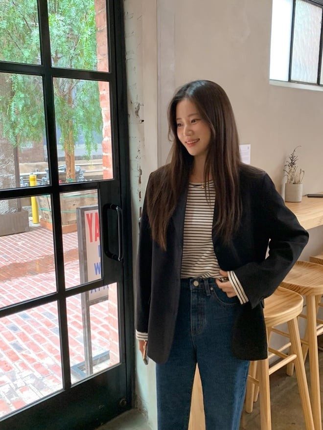 Nếu nói đến chiếc áo blazer “bất tử” trong thế giới thời trang, không gì khác ngoài blazer màu đen.