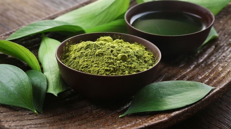 Bột Matcha được nghiền mịn từ lá trà xanh được trồng rất đặc biệt.
