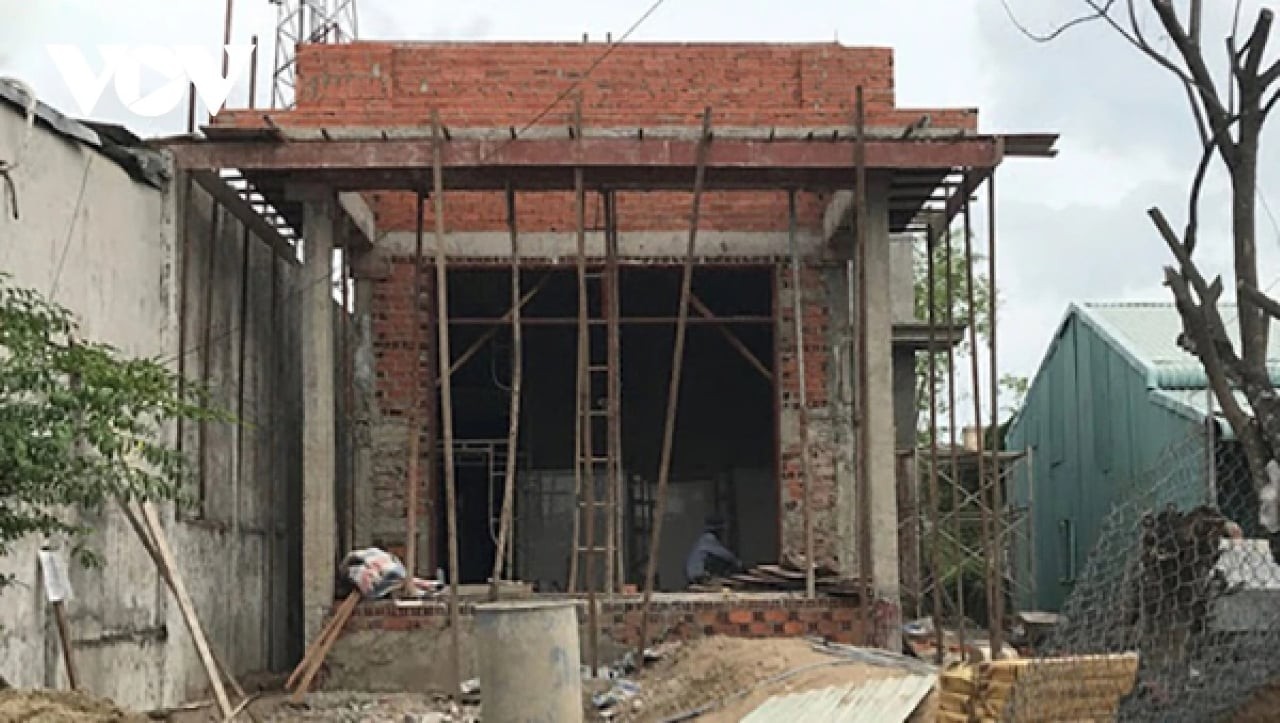 Trường hợp nhà ở riêng lẻ thuộc dự án đầu tư xây dựng khu đô thị, dự án đầu tư xây dựng nhà ở có quy hoạch chi tiết 1/500 đã được cơ quan nhà nước có thẩm quyền phê duyệt và được cơ quan chuyên môn về xây dựng thẩm định báo cáo nghiên cứu khả thi đầu tư xây dựng thì thuộc trường hợp miễn giấy phép xây dựng theo quy định. (Ảnh minh họa)