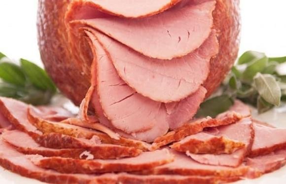 Cảnh báo được đưa ra sau khi Tổ chức Y tế Thế giới (WHO) chính thức xếp thịt chế biến vào nhóm “tác nhân gây ung thư nhóm 1”, tương đương với thuốc lá và amiăng – những chất đã được chứng minh có nguy cơ cao đối với sức khỏe con người.

