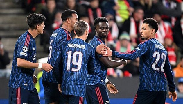 Arsenal thắng dễ Slavia Prague ngay trên sân khách.