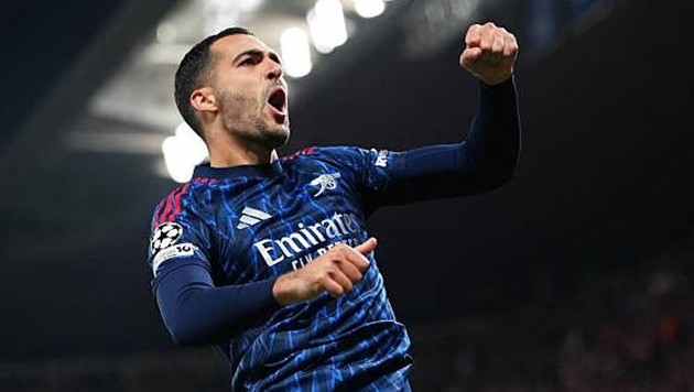 Mikel Merino lập cú đúp trong trận đấu với Slavia Prague.