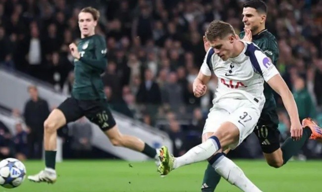 Van de Ven ghi bàn đẳng cấp.