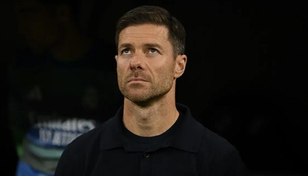 Xabi Alonso và các học trò cay đắng rời Anfield.