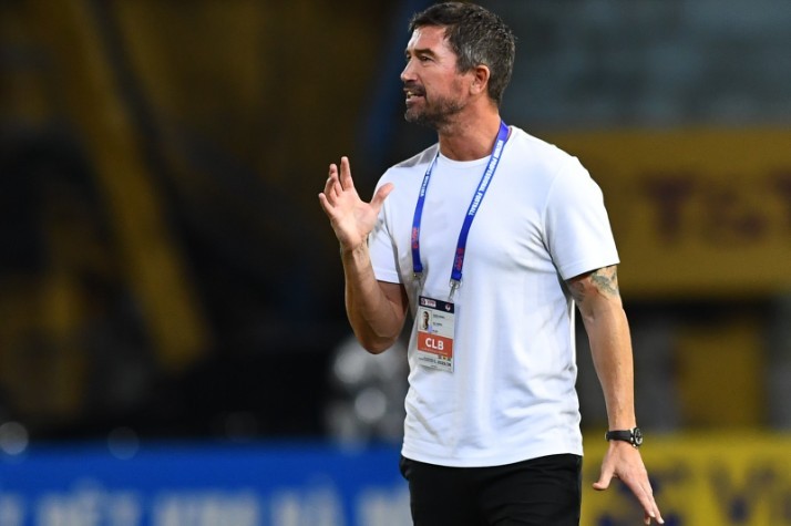 HLV Harry Kewell hài lòng với thắng lợi của Hà Nội FC. Ảnh: Hà Nội FC. 