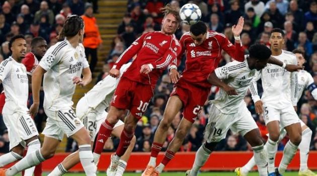 Hàng tiền vệ Liverpool chơi tốt trước Real Madrid.