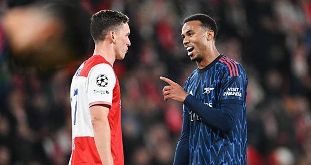 Lukas Provod không hài lòng với chiến thuật của Arsenal.