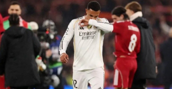 Alexander-Arnold có ngày trở lại Anfield đáng quên.