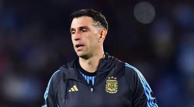 Man Utd chưa từng tiến gần đến chữ ký của Martinez.