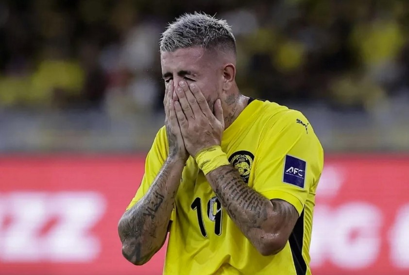  Holgado bị CLB chủ quản trừng phạt.