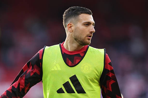 Dalot liên tục gây thất vọng. 