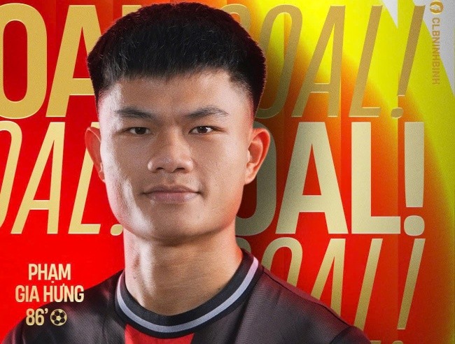 Gia Hưng ghi bàn thắng quyết định.