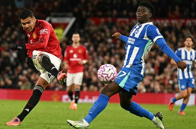 Casemiro được Robson khen ngợi. 