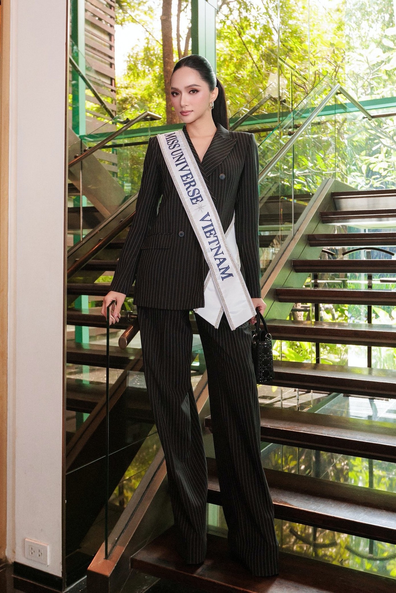 huong-giang-loang-choang-nga-nhao-tai-miss-universe-nguyen-do-vi-dau-d62f40c1869c4dfb912b36ea3478a3f5-791