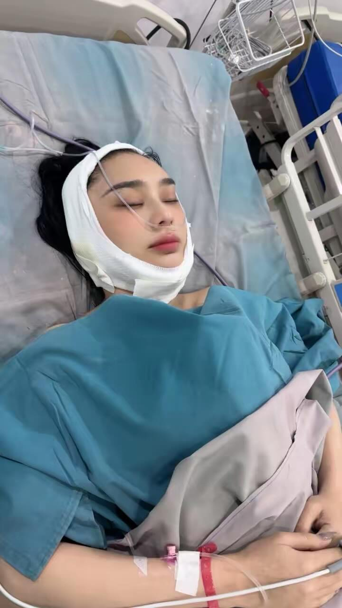  Lâm Khánh Chi gây xôn xao khi chia sẻ hình ảnh trên giường bệnh
