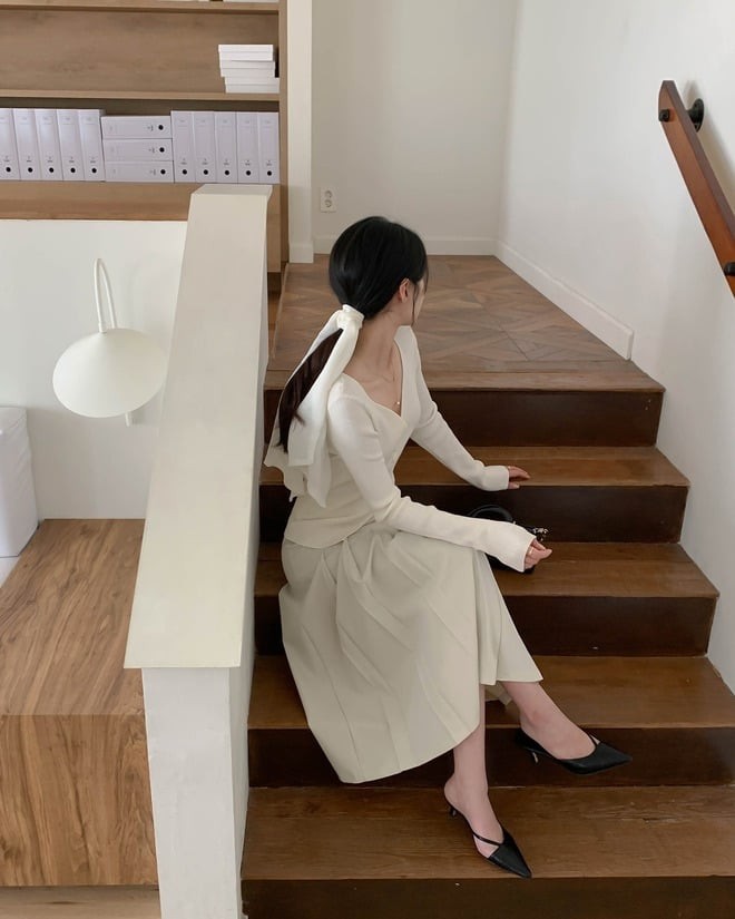 Chất liệu mềm mại, ôm nhẹ cơ thể giúp tôn dáng mà vẫn tạo cảm giác thoải mái. 