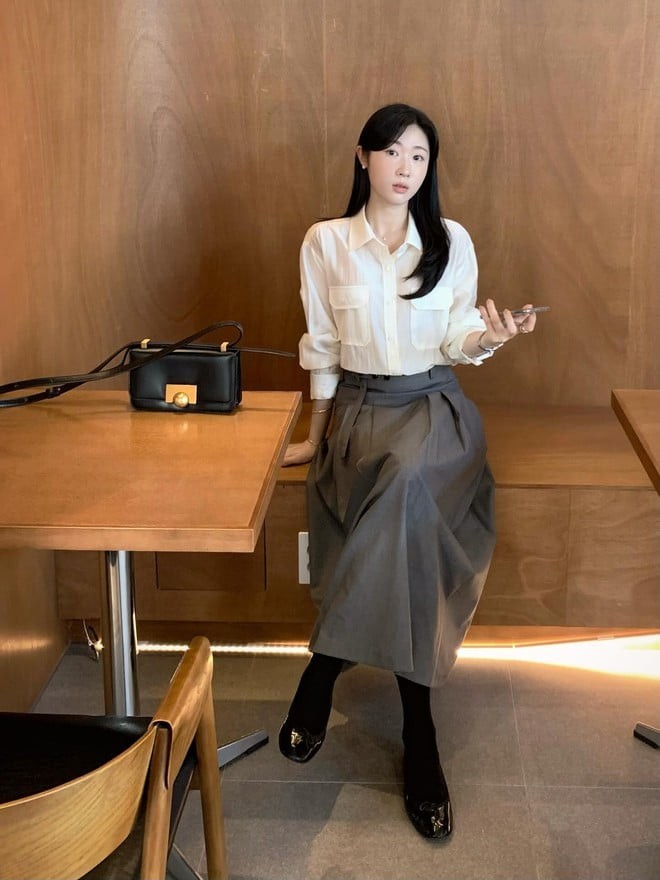 Dù là dáng cổ điển hay cách điệu, áo sơ mi luôn mang lại vẻ thanh lịch và chuyên nghiệp. 