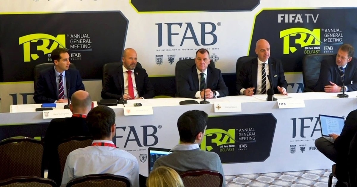 IFAB sẽ cập nhật luật bóng đá cho từng mùa giải.