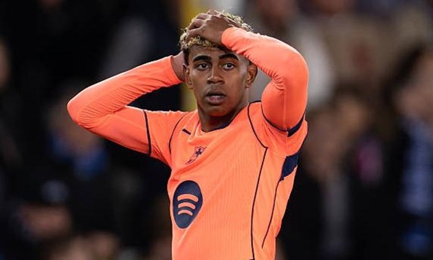 Lamine Yamal tiếc nuối với trận hòa của Barcelona.