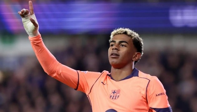 Yamal ghi siêu phẩm vào lưới Club Brugge.