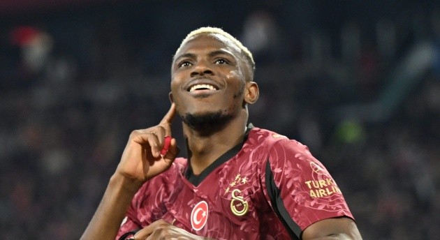 Osimhen vươn lên dẫn đầu danh sách vua phá lưới.