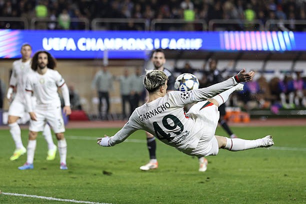 Alejandro Garnacho vào sân từ băng ghế dự bị nhưng ngay lập tức để lại dấu ấn với bàn thắng gỡ hòa cho Chelsea.